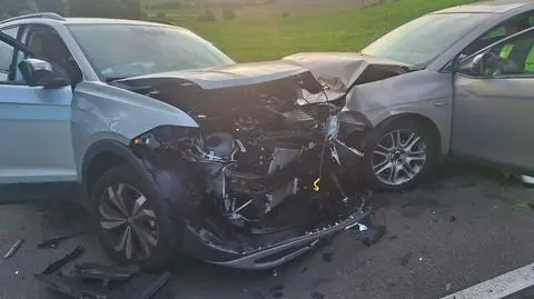 W zdarzeniu uczestniczyły dwa busy i trzy pojazdy osobowe