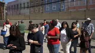 Kolejka przed lokalem wyborczym