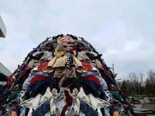 Od 1 stycznia ubrania, pościel, czy zasłony nie wrzucamy do zmieszanych
