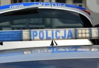 Do kobiety podeszła grupka mężczyzn. Jeden groził jej młotkiem 