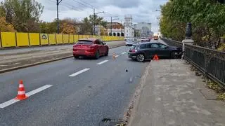 Wjechał w barierki na moście Poniatowskiego 