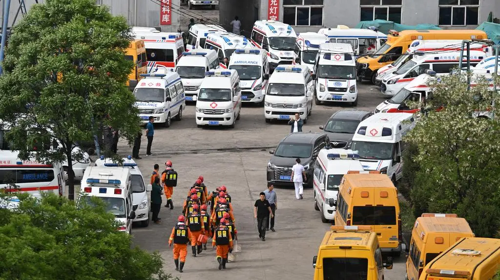 Służby na miejscu wybuchu, do którego doszło w kopalni węgla w prowincji Shanxi