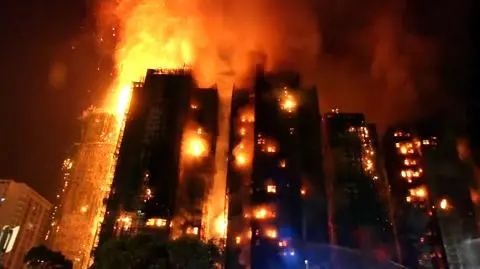 Płonące wieżowce w Hongkongu. Służby walczą z żywiołem