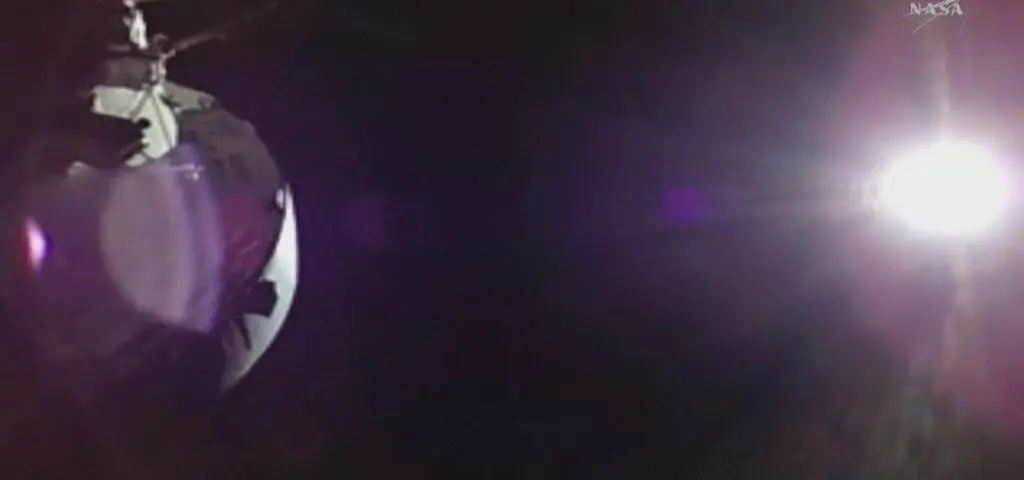 Astronauci są szczęśliwi. Ta noc przechodzi do historii. Oglądaj 