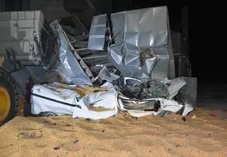 Silos runął na auto i je zmiażdżył. W środku był 32-latek
