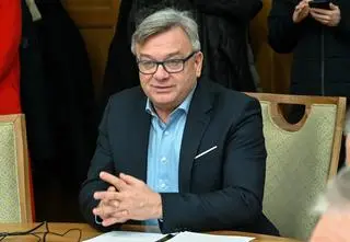 Jeden z najbogatszych posłów o środkach z KPO na biznes żony
