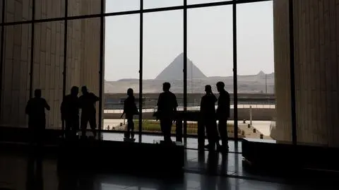 Wnętrza Wielkiego Muzeum Egipskiego