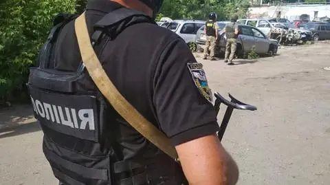 Groził policjantom granatem, potem uciekł do lasu. Drugi dzień pościgu za 32-latkiem