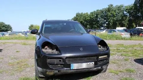 Miasto wystawia samochody na sprzedaż