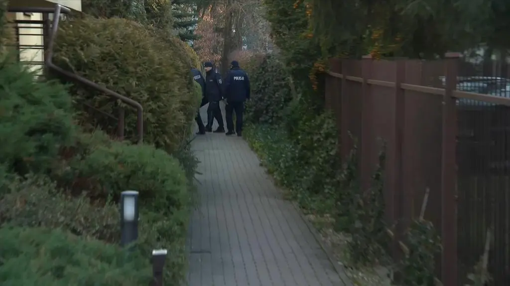 Funkcjonariusze policji przy mieszkaniu Zbigniewa Ziobry na warszawskim Ursynowie