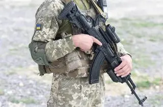  W pierwszym tygodniu rosyjskiej inwazji Ukraina posiadała zapasy amunicji pozwalające jej na bronienie się przez zaledwie dwa miesiące