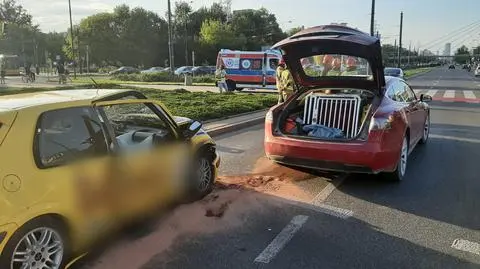 Zderzenie przy Galerii Mokotów. Jeden z kierowców trafił do szpitala