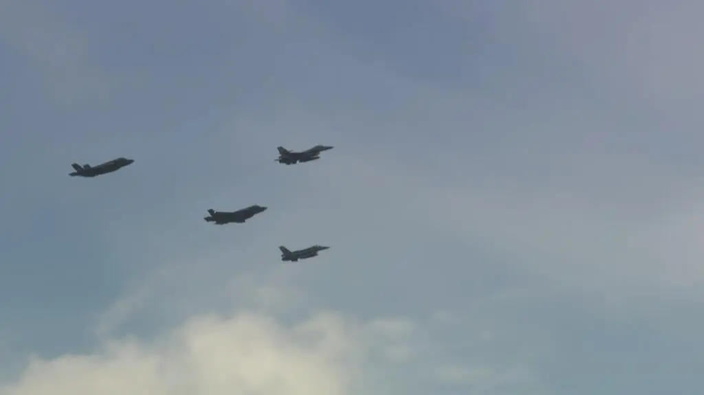 f35 nad waw 