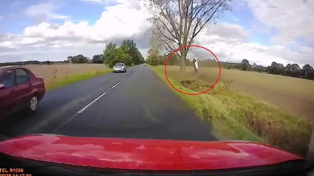 Moment dachowania samochodu po Oławą