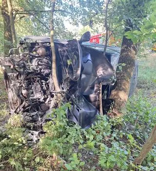 Z ciężarówki odpadło koło, uderzając w inny pojazd