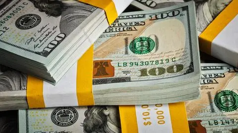 Dolar najtańszy od czterech lat. "Erozja zaufania inwestorów"