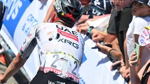 Kluczowy pomocnik lidera ma złamane żebro. Chce jechać dalej