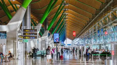 Lotnisko Adolfo Suárez Madrid-Barajas shutterstock_1760264693