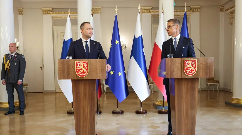 Karol Nawrocki i Alexander Stubb w czasie wspólnej konferencji prasowej w Helsinkach 