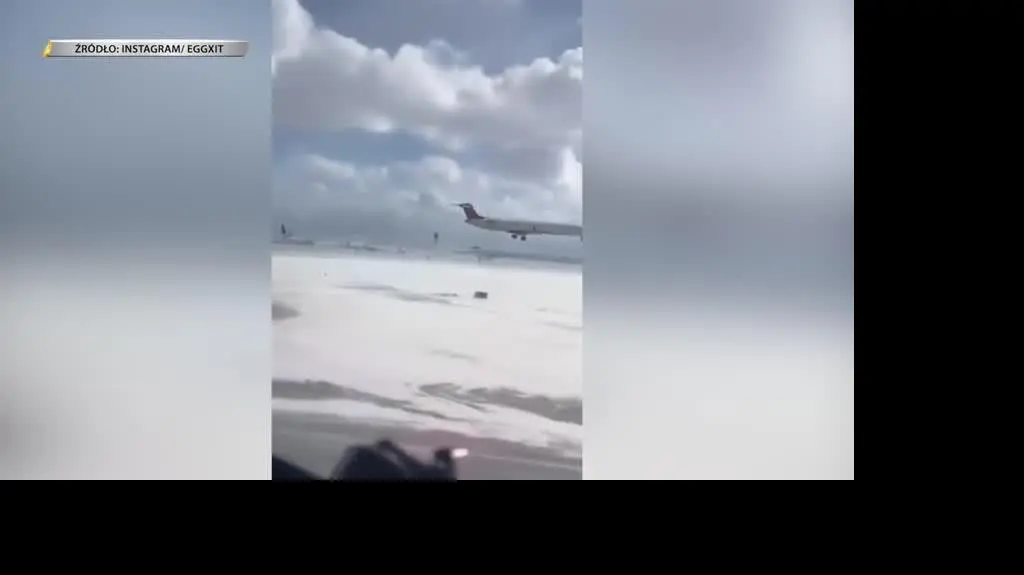 FOS MAJ KANADA SAMOLOT