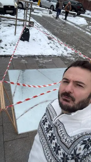 Prowizorycznie zabezpieczone lustro