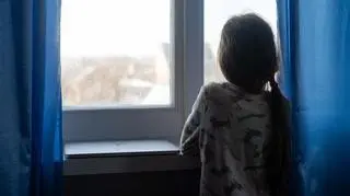 Rozmawiając z dziećmi, dorośli powinni zachować spokój