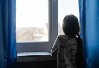 Jak rozmawiać z dziećmi i młodzieżą o dronach nad Polską?