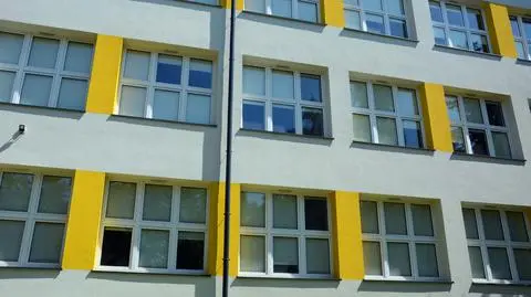 Włamali się do szkoły, wybijając szybę (zdjęcie ilustracyjne)