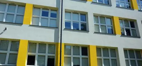 Dwóch nastolatków włamało się do szkoły