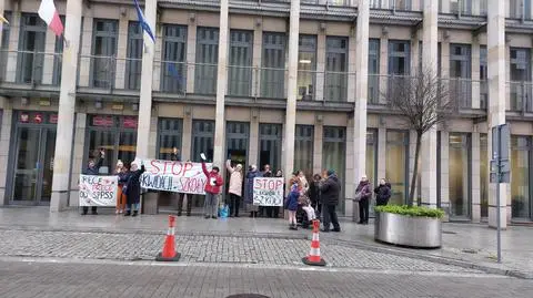 Przyszli na protestować na sesji 
