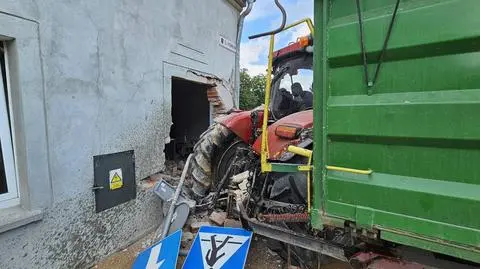 Łasin. Zderzenie z udziałem ciągnika i samochodu osobowego