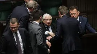 Ktoś powiedział: "po moim trupie". W partii wrze, Kaczyński wzywa ludzi