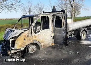 Samochód dostawczy również ucierpiał w pożarze