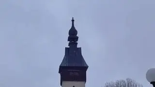 Kościół w Dąbrowicach bez krzyża