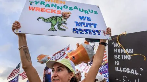 17 lipca 2025 r., West Palm Beach, Floryda. Protest przeciwko postawie Donalda Trumpa wobec praw człowieka i praw obywatelskich