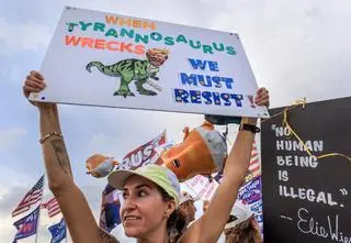 55 procent Amerykanów uważa, że Trump posunął się za daleko