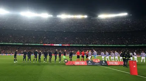 Była dokładnie dziesiąta minuta. Jasny przekaz kibiców Barcelony