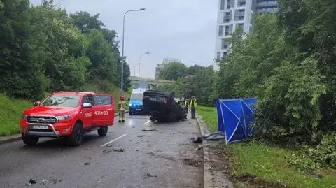 Wypadek na Drodze Gdyńskiej. Jedna osoba zginęła, jedna usłyszała zarzuty