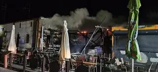 Ogień objął trzy budynki, w tym restaurację 