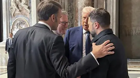 Emmanuel Macron, Keir Starmer, Donald Trump i Wołodymyr Zełenski w Bazylice Świętego Piotra