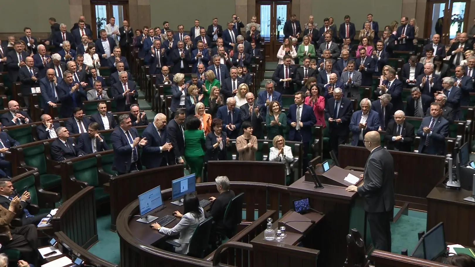 Dariusz Matecki na mównicy w Sejmie. Oklaski od PiS dla podejrzanego ...