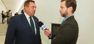 "Interwencje straży, awantury pomiędzy posłami".  Kogo trzeba odciąć od alkoholu?