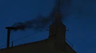 Czarny dym po pierwszym głosowaniu
