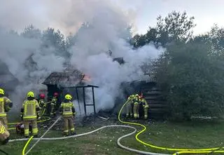 Tragiczny pożar. Nie żyje 82-letni mężczyzna, jedna osoba w szpitalu