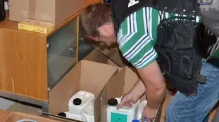 Zatrzymali kolejne dwie osoby podejrzewane o nielegalny handel farmaceutykami na dużą skalę