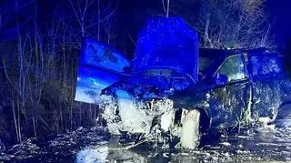 Auto wjechało do bagna 