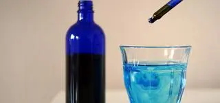 Błękit metylenowy: cudowny eliksir czy ryzykowna moda? Sprawdzamy