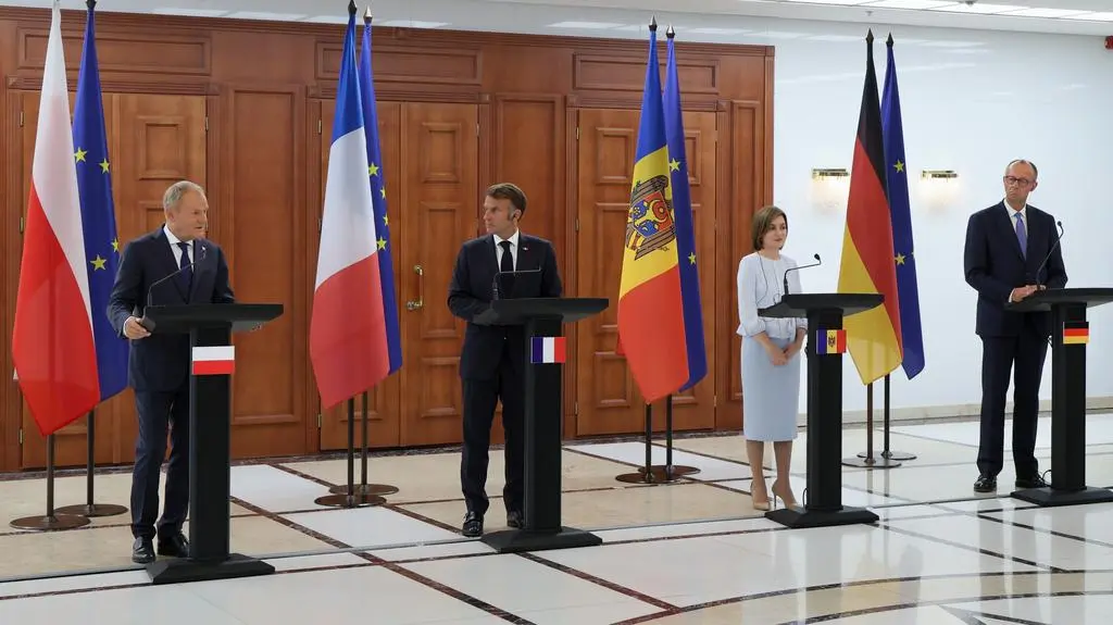 Donald Tusk, Emmanuel Macron, Maia Sandu i Friedrich Merz w czasie wspólnej konferencji w Kiszyniowie 