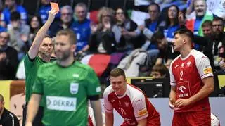 Polak wyleciał z czerwoną kartką. "Bardzo głupie zachowanie"