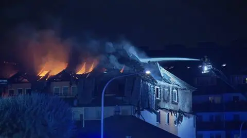 Gen. Leśniakiewicz: mamy prawdopodobnie jedną strefę pożarową, dlatego pożar mógł się swobodnie rozprzestrzeniać 